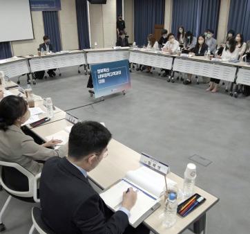 정부혁신 내부정책고객과의 대화(10.6.) 관련사진3 보기