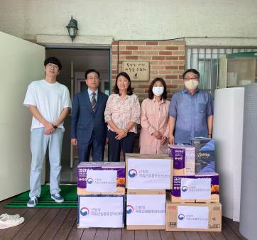 국립산림품종관리센터, 2023년 정부혁신 어벤져스 플리마켓 운영 수익금 복지시설 위문 관련사진1 보기