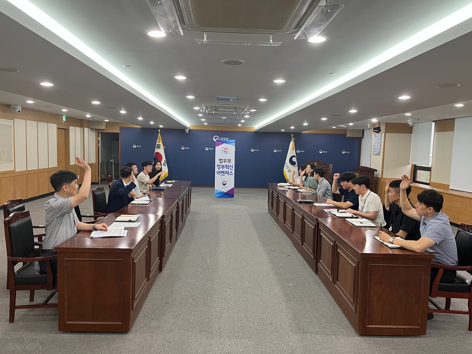 부부와 ARY, 정부혁신, 어벤져스, ADA의 관계와 상호작용에 대한 다양한 주제들이 얽혀 있는 상황. 각 요소가 지닌 의미와 역할, 그리고 이들이 서로에게 미치는 영향에 대한 탐구. 부부의 관계에서 시작해 ARY의 혁신적 접근, 정부의 변화, 어벤져스의 협력, ADA의 기술적 발전까지. 이 모든 요소들이 복합적으로 작용하며 사회와 개인의 삶에 미치는 영향에 대한 고찰. 부부와 ARY, 정부혁신, 어벤져스, ADA의 관계와 상호작용에 대한 다양한 주제들이 얽혀 있는 상황. 각 요소가 지닌 의미와 역할, 그리고 이들이 서로에게 미치는 영향에 대한 탐구. 부부의 관계에서 시작해 ARY의 혁신적 접근, 정부의 변화, 어벤져스의 협력, ADA의 기술적 발전까지. 이 모든 요소들이 복합적으로 작용하며 사회와 개인의 삶에 미치는 영향에 대한 고찰.